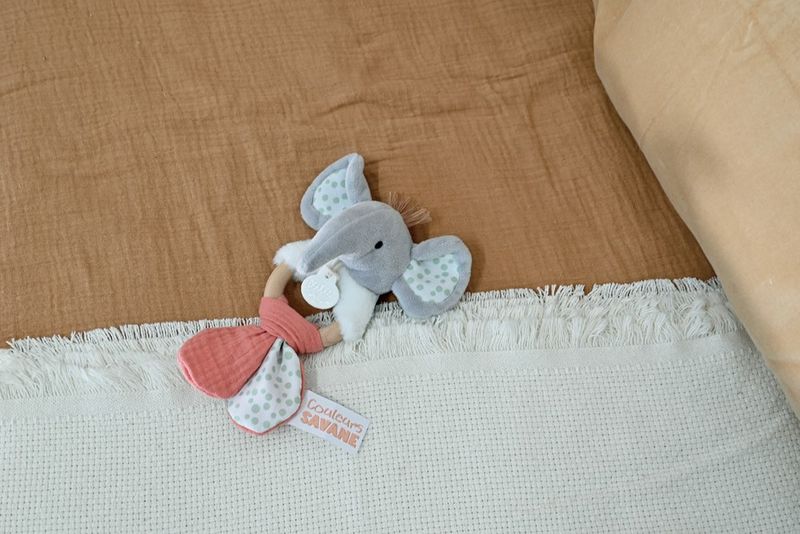 ELEPHANT - Rattle