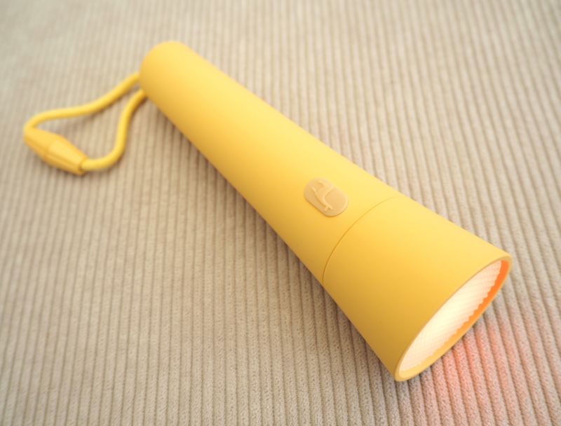 Flashlight - Dimmable and Color Changing Function - Yellow