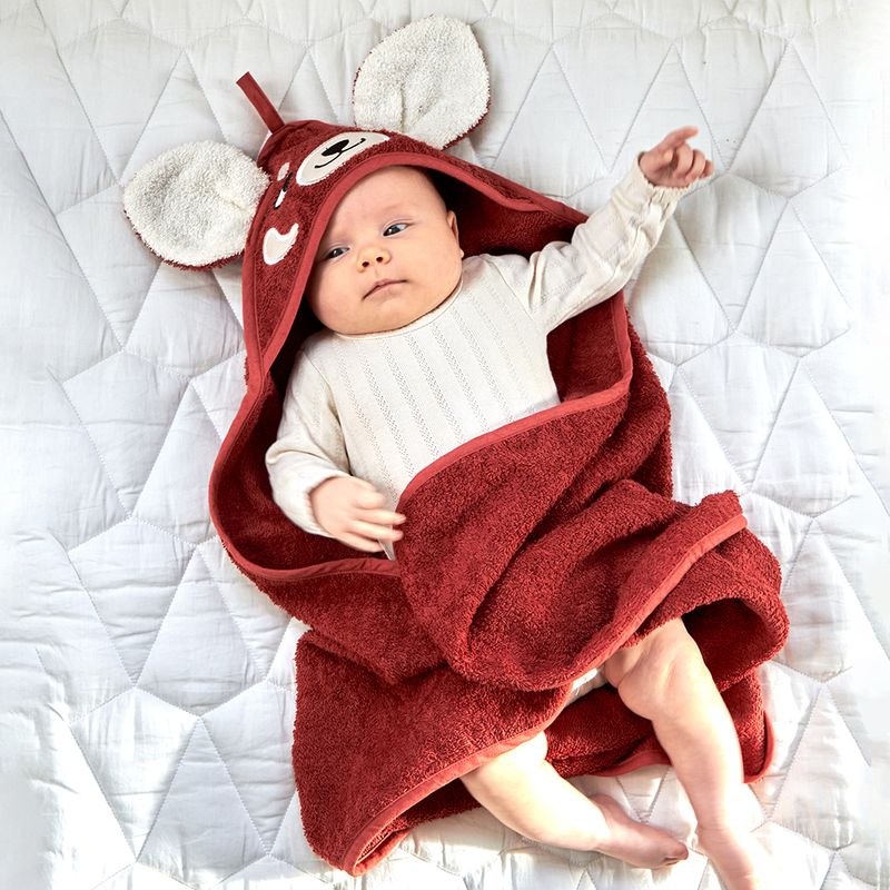 Hooded Towel - RED PANDA, red