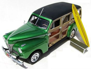 1941 Ford Custom Woody AMT906 Plastbyggsats