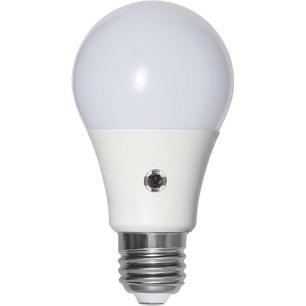 Normallampa LED ljussensor 8,2W 806lm E27 Opal