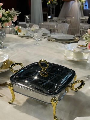 Produktbild för Serveringsfat med värmeställ fyrkantig guld 1,8 liter