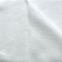 N&auml;rbild p&aring; tunn vit jersey i bomull och polyester, 150 cm bred.