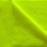 N&auml;rbild p&aring; tunn neongul finribb i bomull och spandex, 140 cm bred.