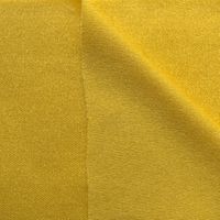 N&auml;rbild p&aring; guldf&auml;rgad silklook-jersey med fint fall, 150 cm bred.