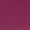 N&auml;rbild p&aring; m&ouml;rk cerise poplintyg i bomull och polyester, 150 cm bred.