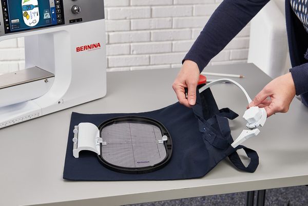 Broderiram med friarm, Large