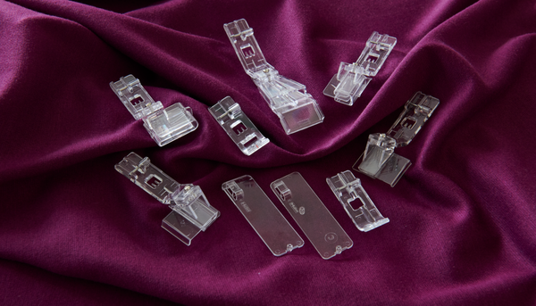 De 7 pressarf&ouml;tterna till bernette p&aring; ett ceriset kl&auml;dtyg med fint fall.