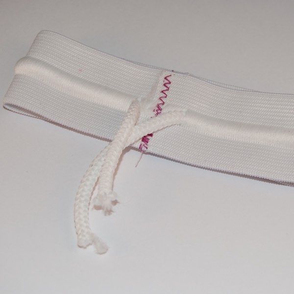 Mellan spets Ida svart