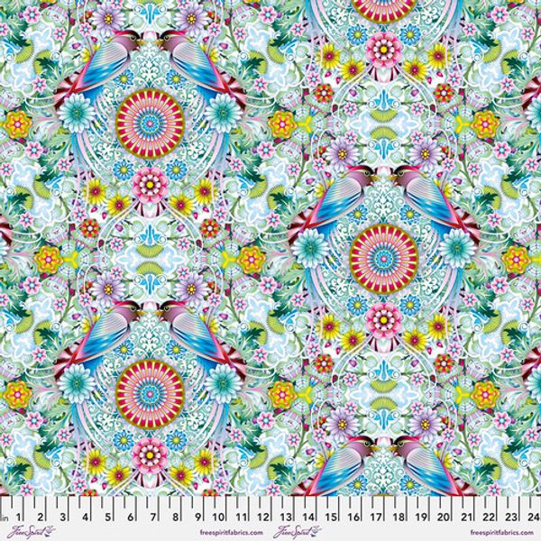 Bird&acute;s Grace by Catalina Estrada | Quilt & Lakansv&auml;v