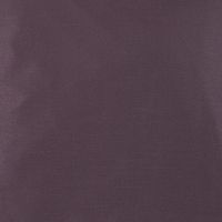 Närbild på lila taft med lätt glans och subtil struktur, från artikeln Saga Lila – Taft.