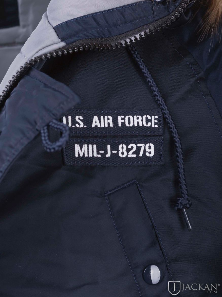 N3B Airborne i blå från Alpha Industries | Jackan.com
