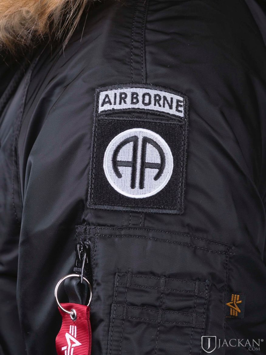 N3B Airborne i svart från Alpha Industries | Jackan.com