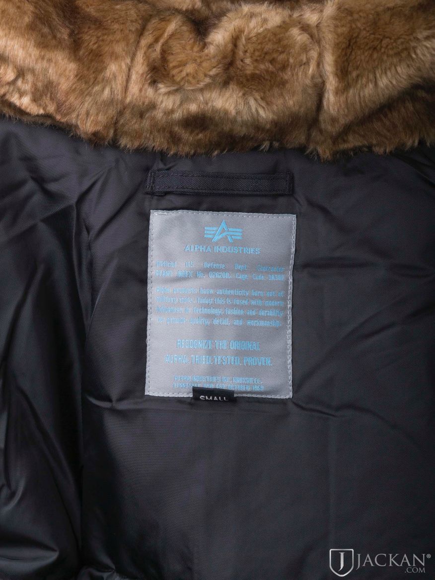 Polar Jacket Wmn i svart från Alpha Industries | Jackan.com