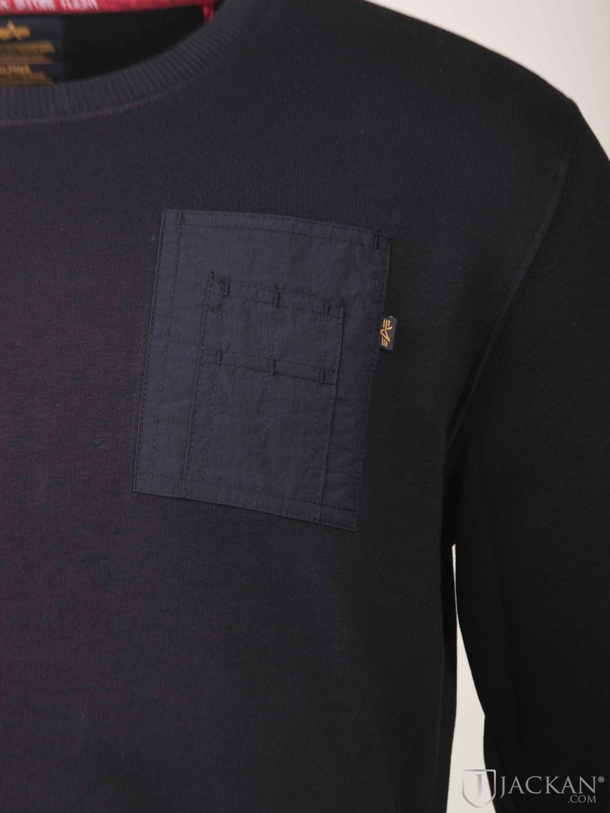 Nylon Pocket Sweater in schwarz von Alpha Industries. Jackan.com