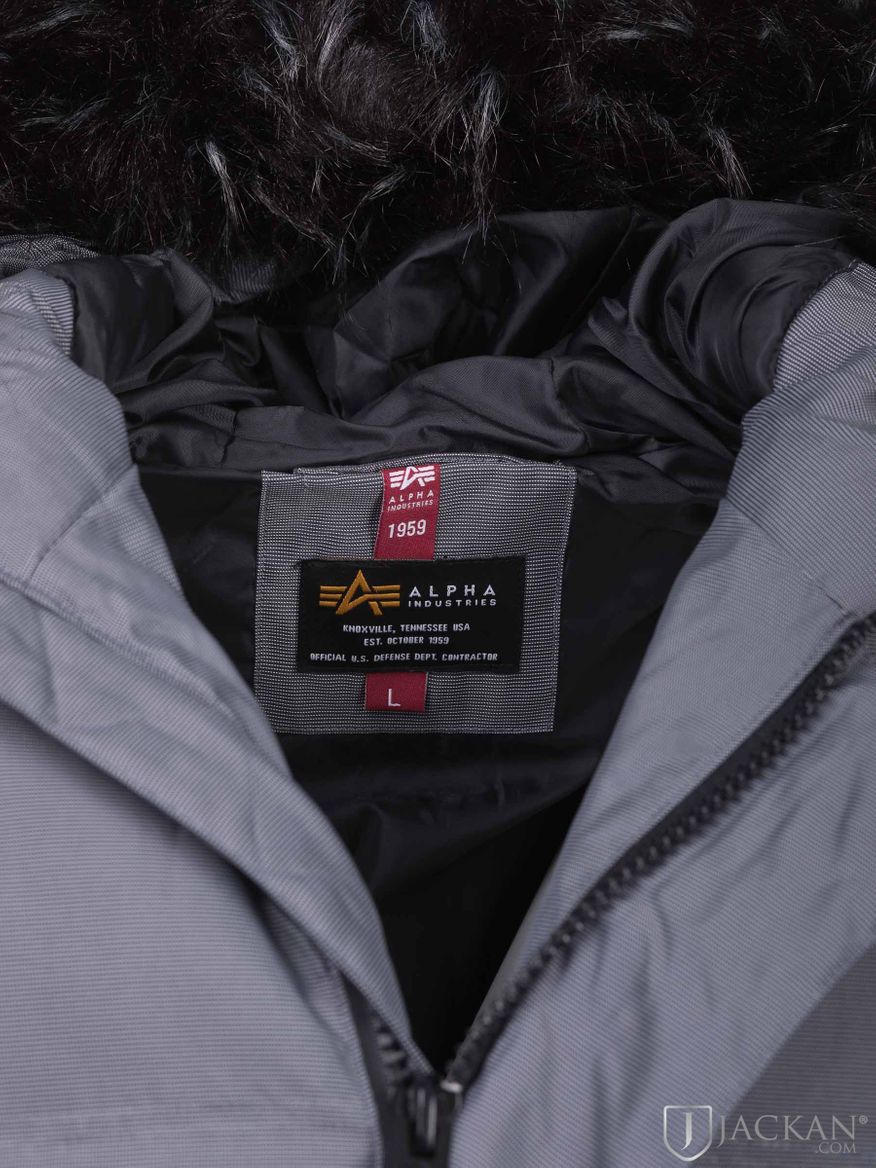 N3B Puffer FD i grått med päls från Alpha Industries| Jackan.com