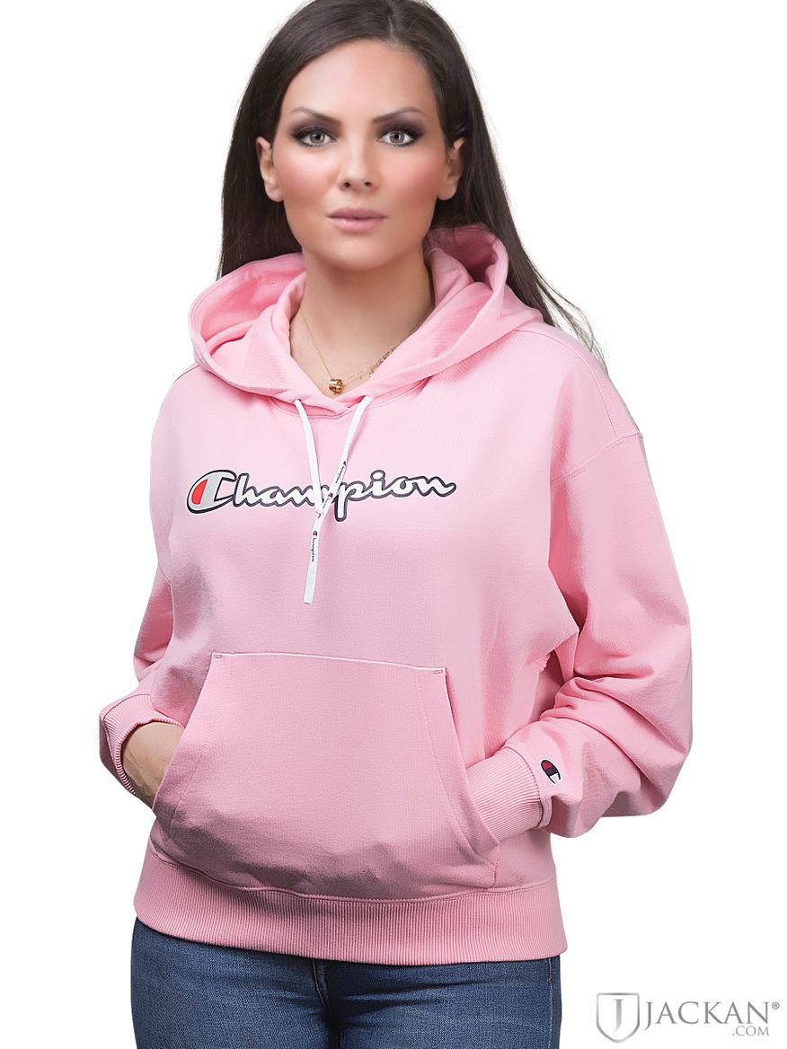 Zaira Hoddie i rosa från Champion | Jackan.comHoodie, Champion, i rosa från Rochester. Rosa overhead hoodie med Champion tryck på bröstet, från Rochester New York. Rosa hoodie, Champion, från amerikanska Rochester.  Hoodien är tillverkad i 100 % bomull oc