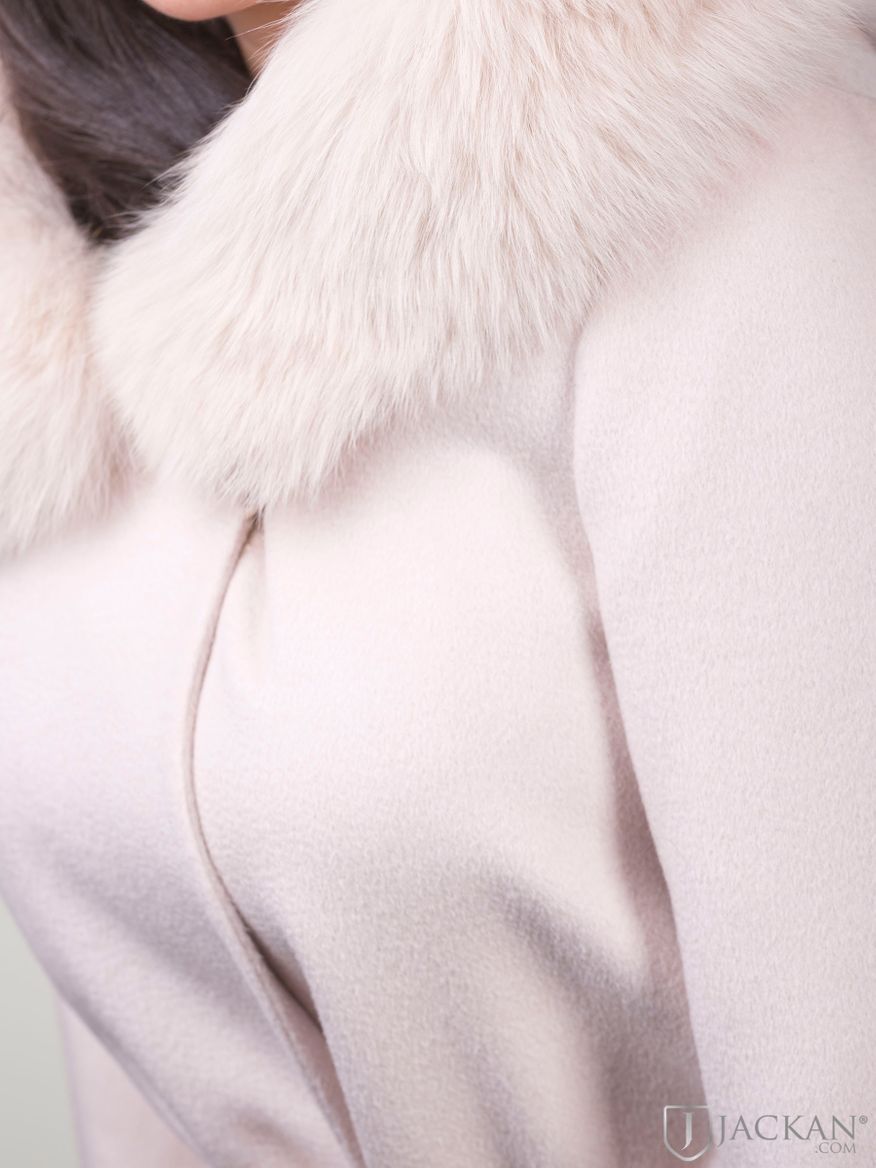 Lucinda Wool Fox i vit från Hollies | Jackan.com