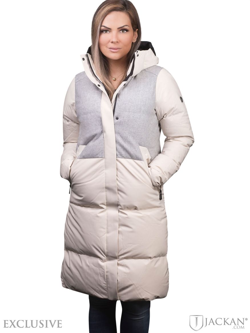 W Race Down Parka i beige från Sail Racing | Jackan.com