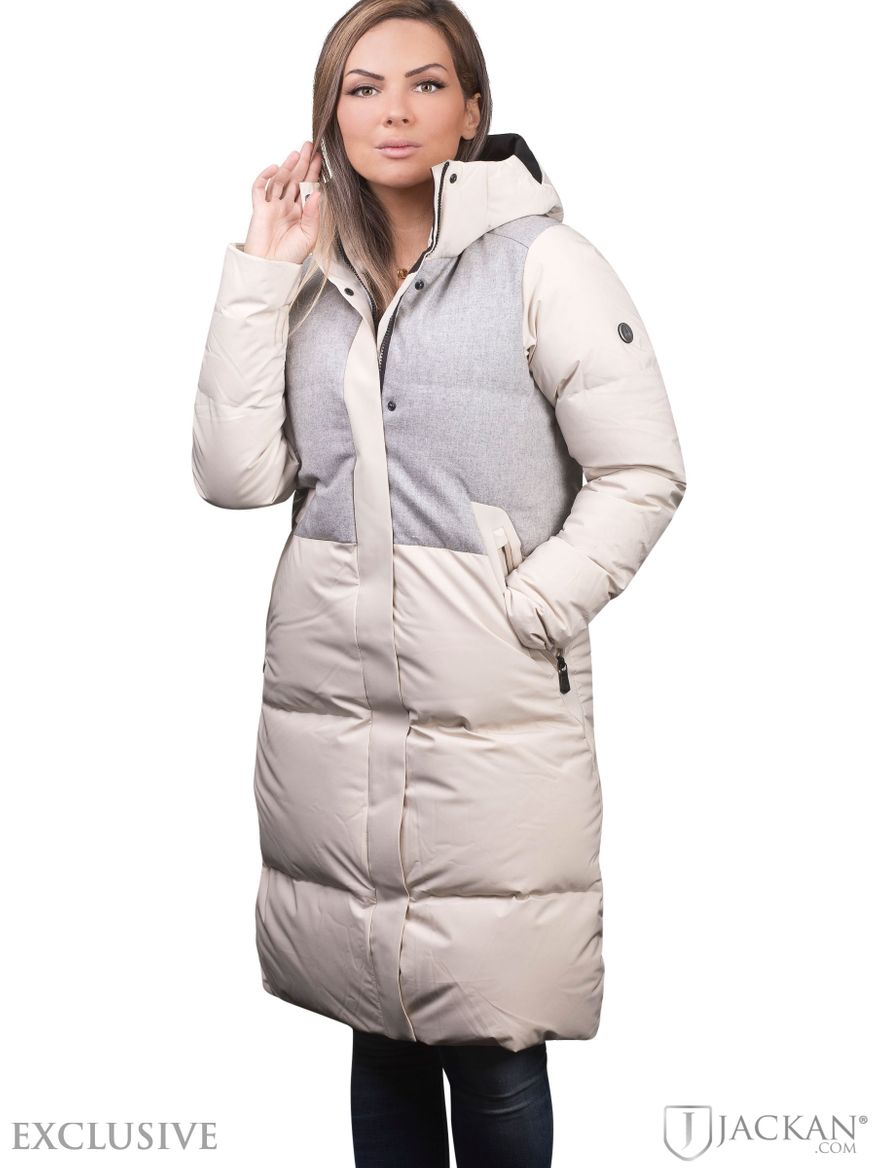 W Race Down Parka i beige från Sail Racing | Jackan.com