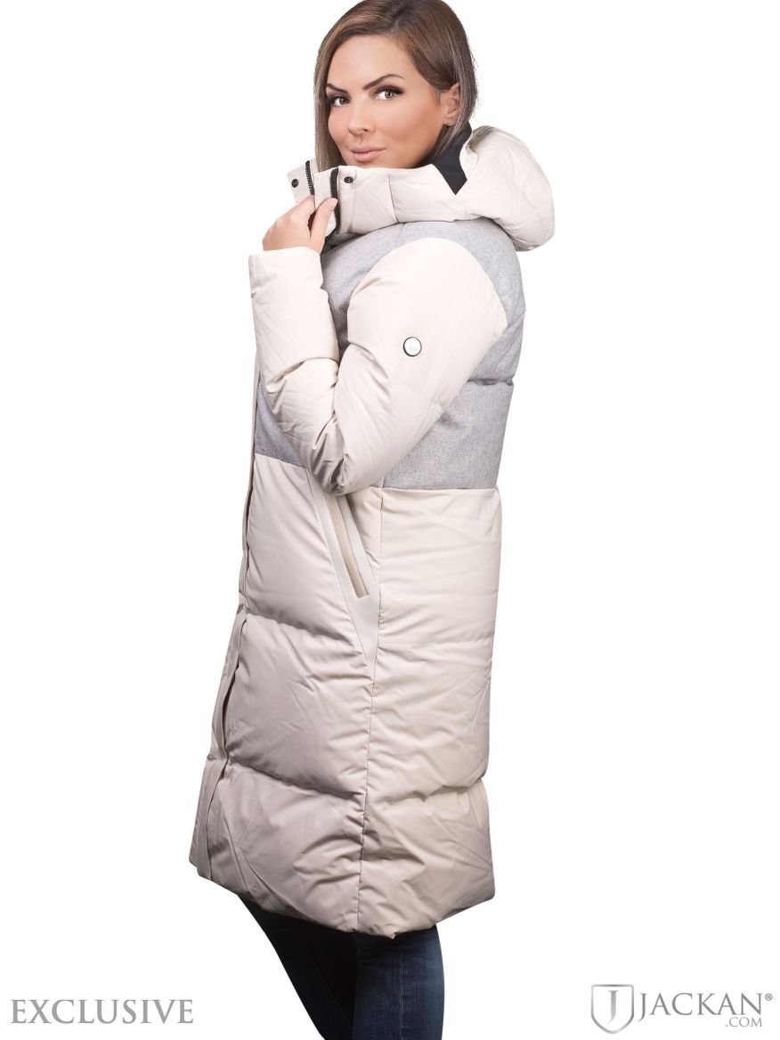 W Race Down Parka i beige från Sail Racing | Jackan.com