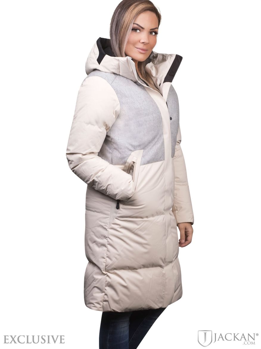 W Race Down Parka i beige från Sail Racing | Jackan.com