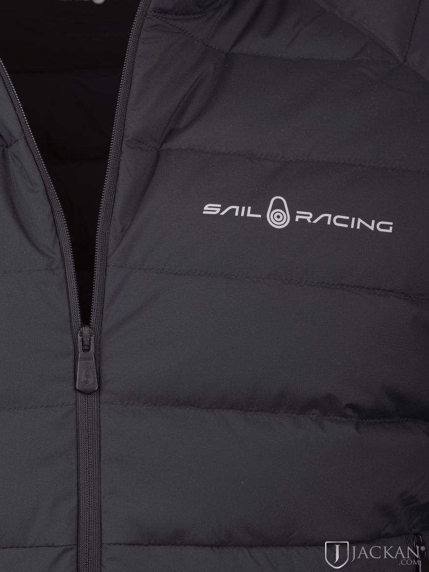 Spray Down Jacket i svart från Sail Racing | Jackan.com