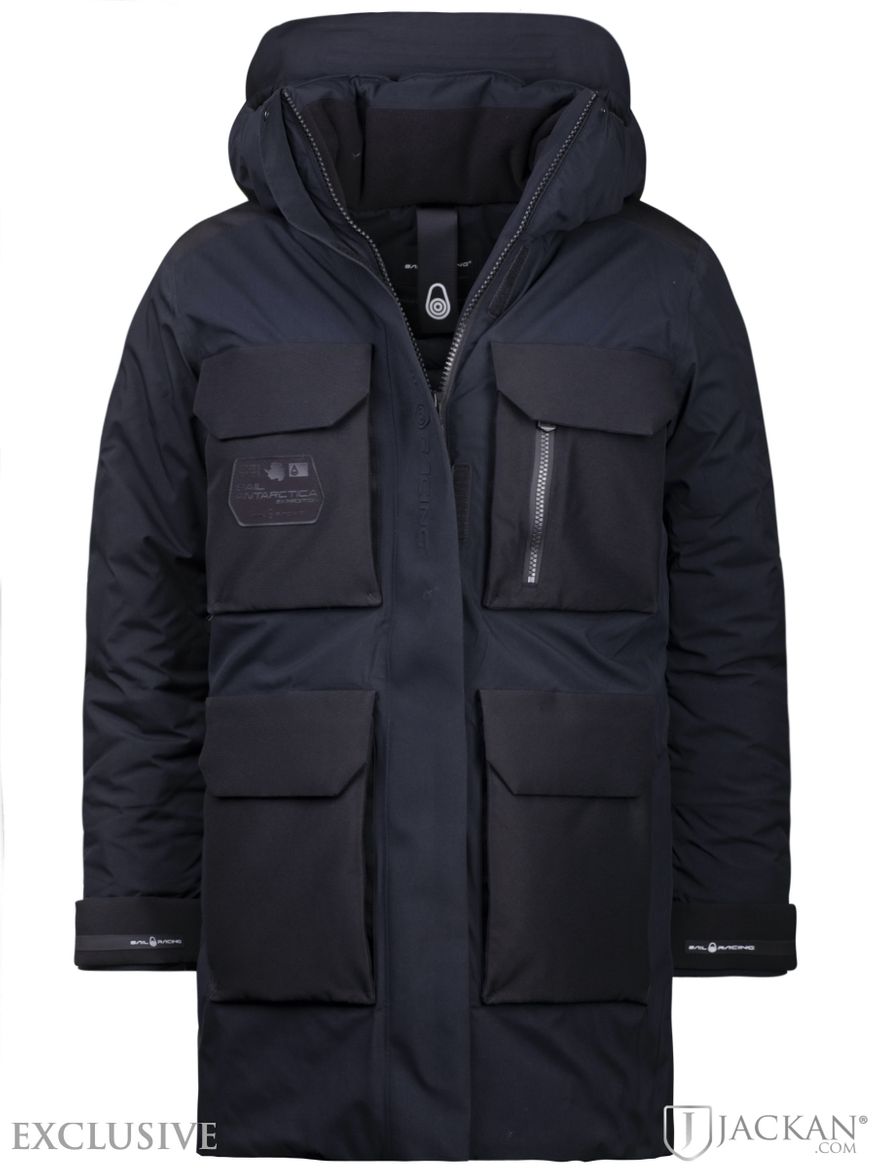 W Glacier Parka i svart från Sail Racing | Jackan.com