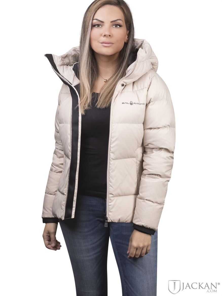 W Cloud Down Hood i beige från Sail Racing | Jackan.com