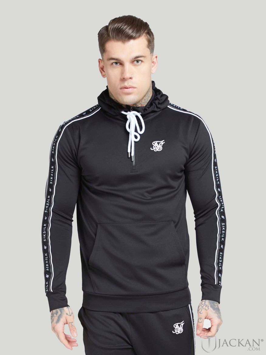 Zip Overhead Panel Tape Hoodie i svart från SikSilk | Jackan.com