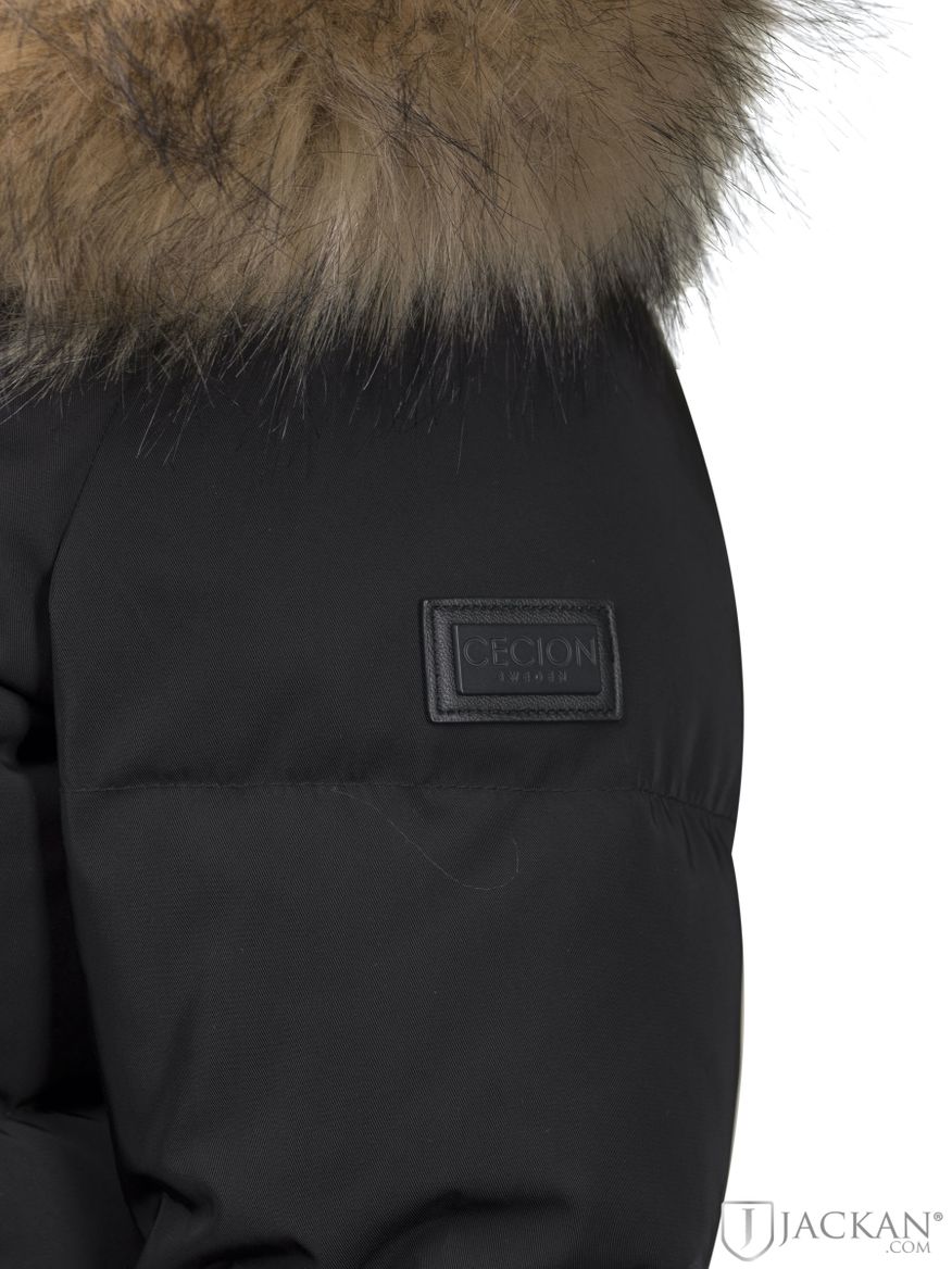 Chambre Neuf X Fake Fur i svart/natur från Cecion | Jackan.com