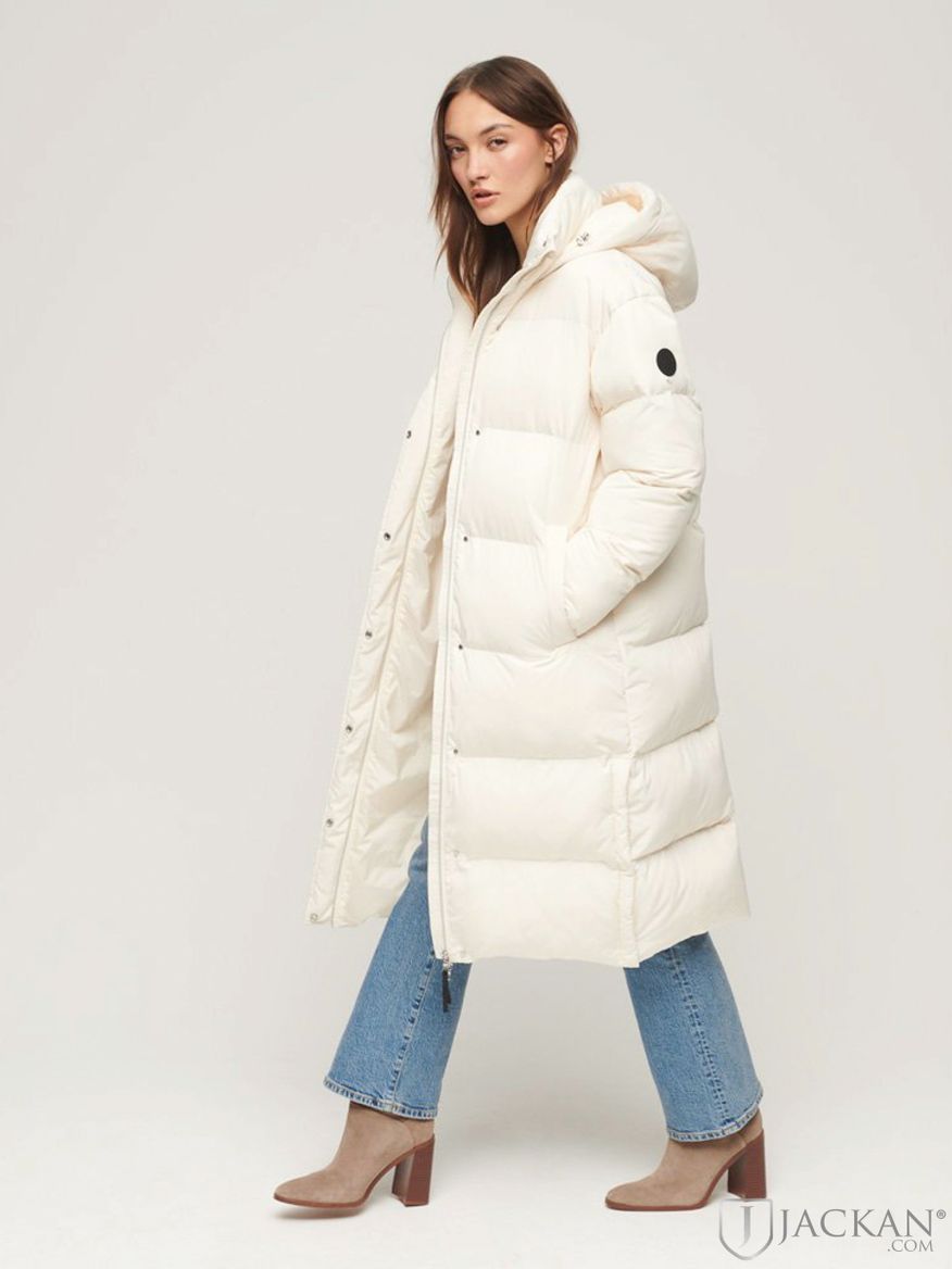 Longline Hooded Puffer Coat i vitt från Superdry | Jackan.com