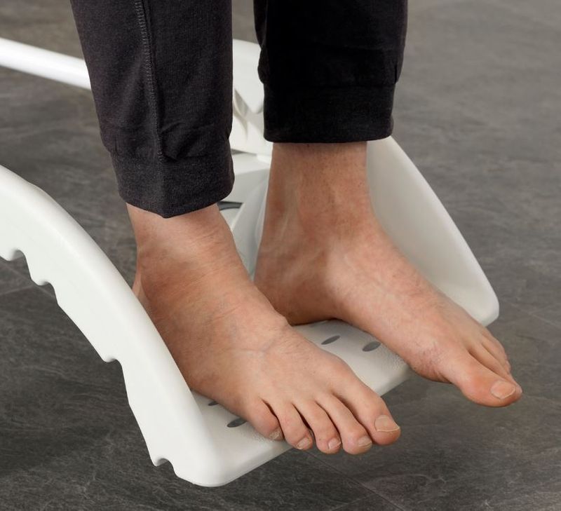 Etac Clean Dusch- och toalettstol - fotstöd format för fötterna