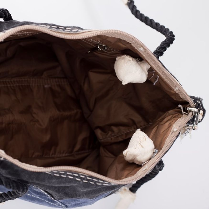 Tygv&auml;ska med tryck, Peace Black | Sufraco House of Fine Brands
